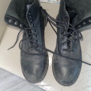 Size 7 m 8.5 w doc martens